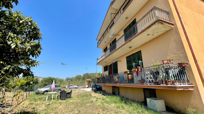 Palazzo intero stabile in vendita a Colfelice