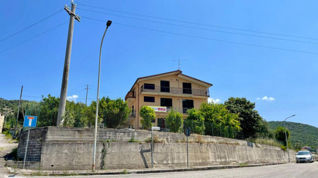 Palazzo intero stabile in vendita a Colfelice