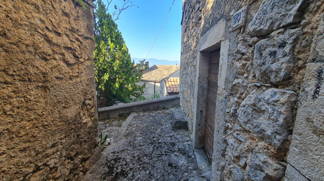 typical historical house for sale in San Donato Val di Comino