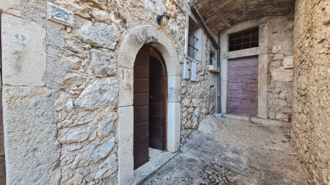 typical historical house for sale in San Donato Val di Comino