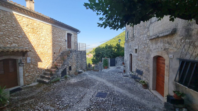 typical historical house for sale in San Donato Val di Comino
