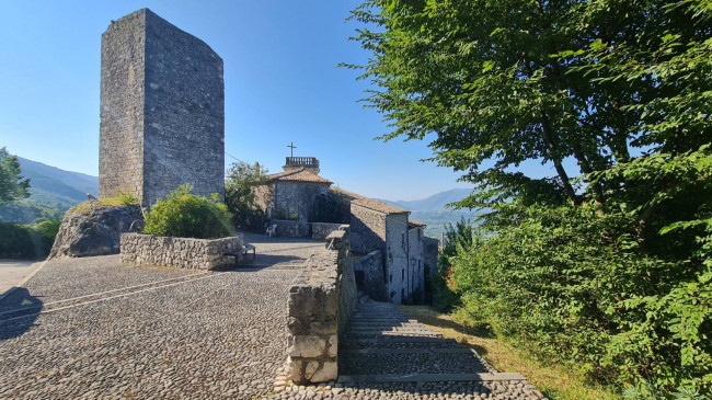 typical historical house for sale in San Donato Val di Comino