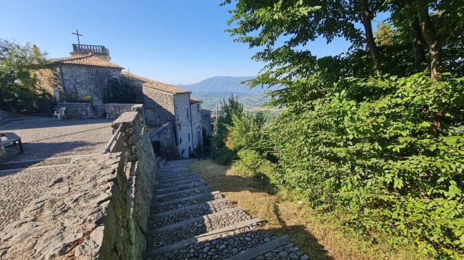 typical historical house for sale in San Donato Val di Comino