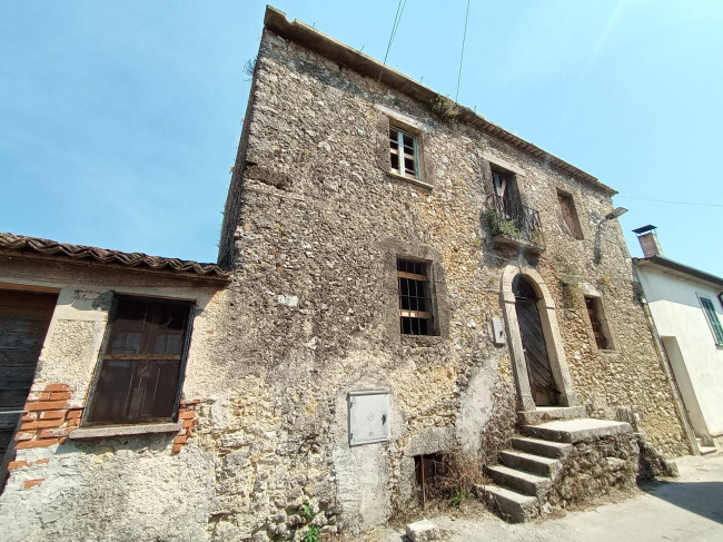farmhouse for sale in Monte San Giovanni Campano