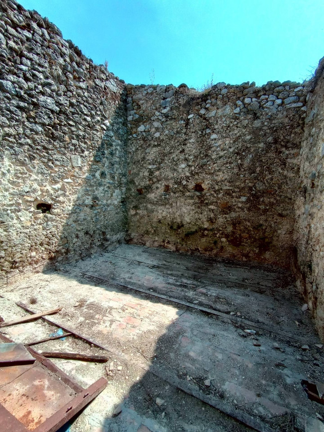 farmhouse for sale in Monte San Giovanni Campano