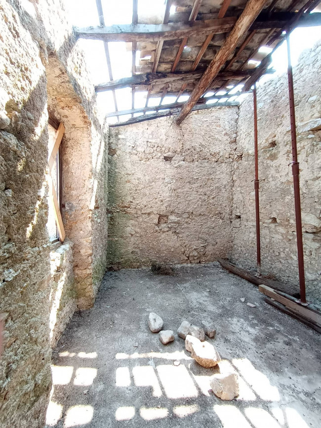 farmhouse for sale in Monte San Giovanni Campano