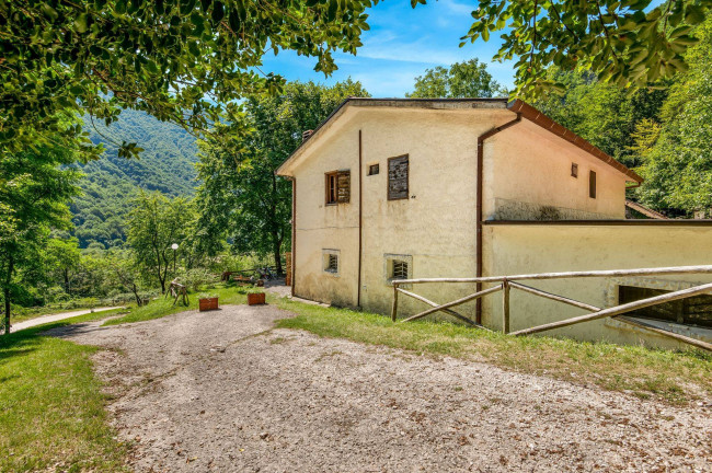 Casale di campagna in vendita a Settefrati