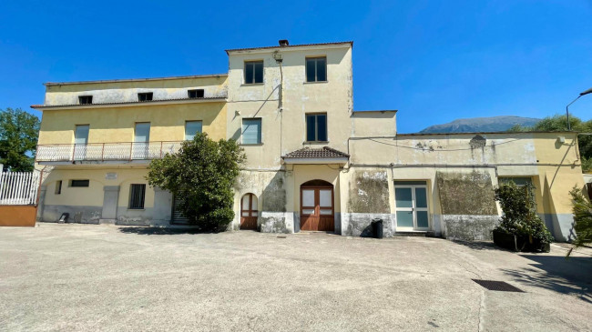 Palazzo intero stabile in affitto/vendita a Castrocielo