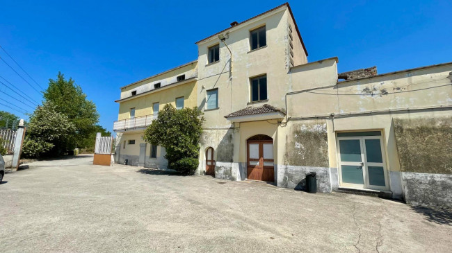Palazzo intero stabile in affitto/vendita a Castrocielo