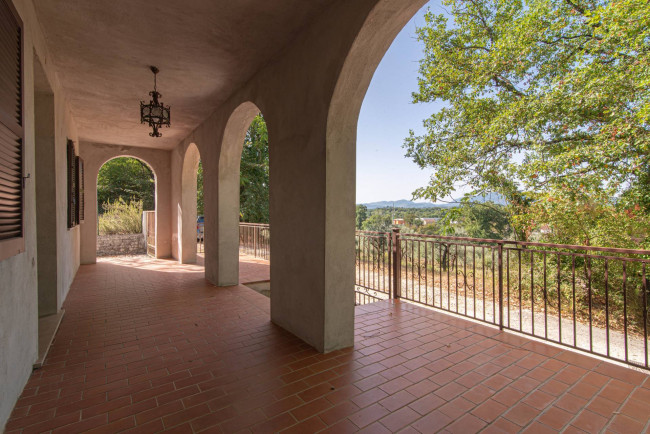 Villa for sale in Arce