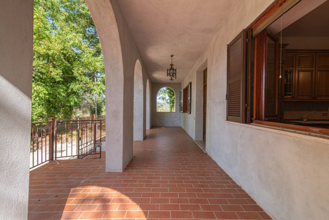 Villa for sale in Arce