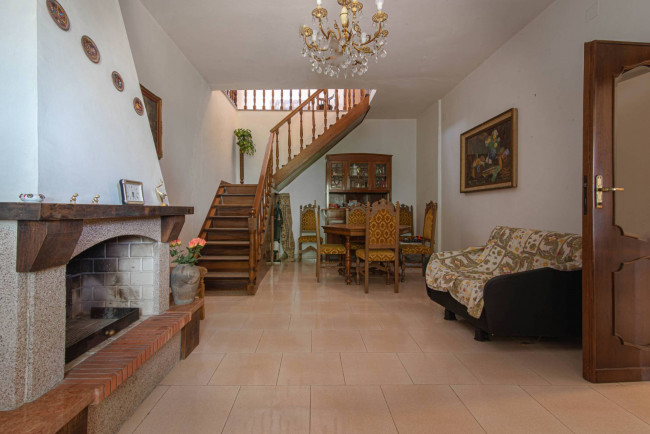 Villa for sale in Arce