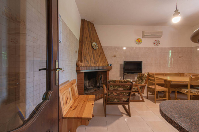 Villa for sale in Arce
