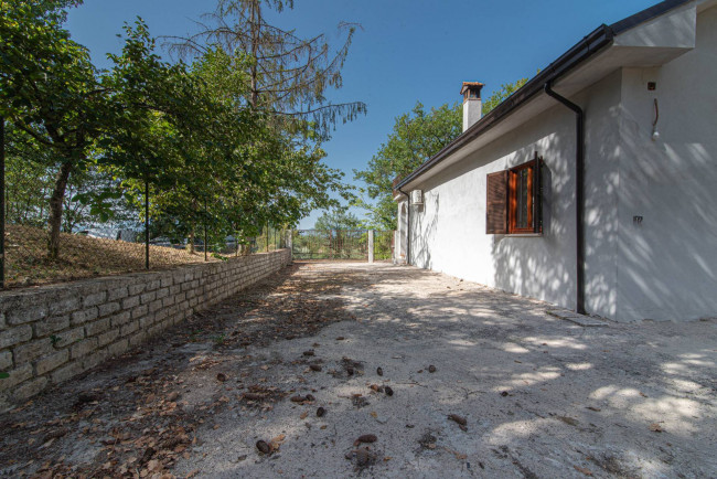 Villa for sale in Arce