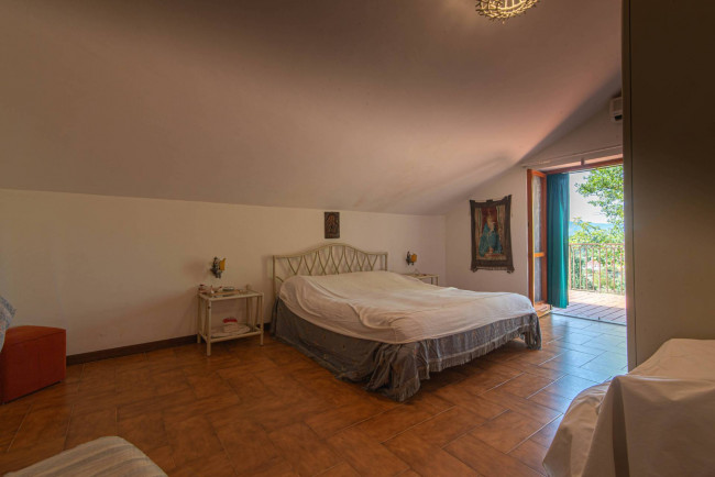 Villa for sale in Arce