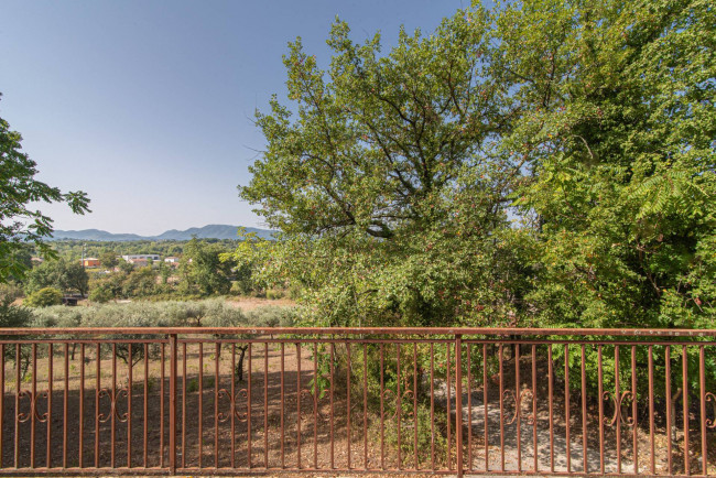 Villa for sale in Arce