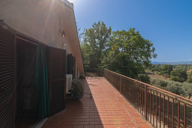 Villa for sale in Arce