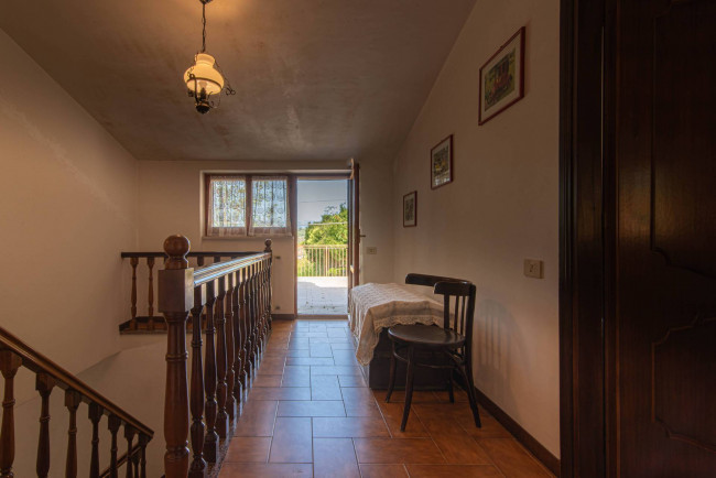 Villa for sale in Arce
