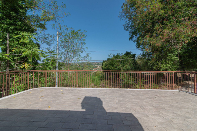 Villa for sale in Arce