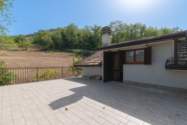 Villa for sale in Arce