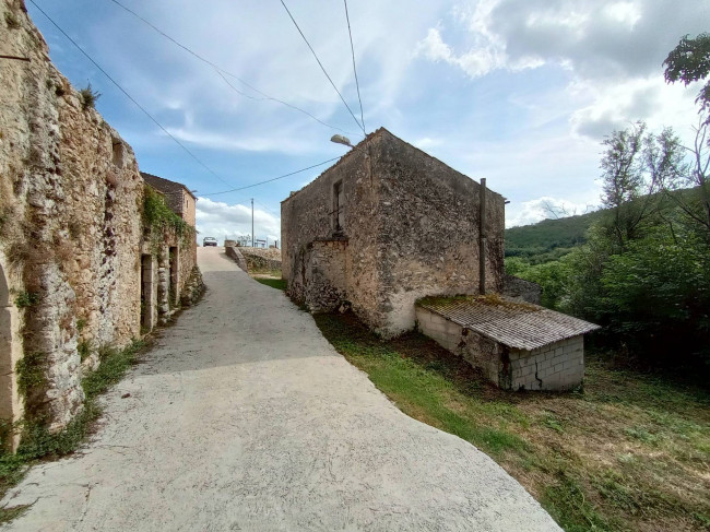 farmhouse for sale in Alvito