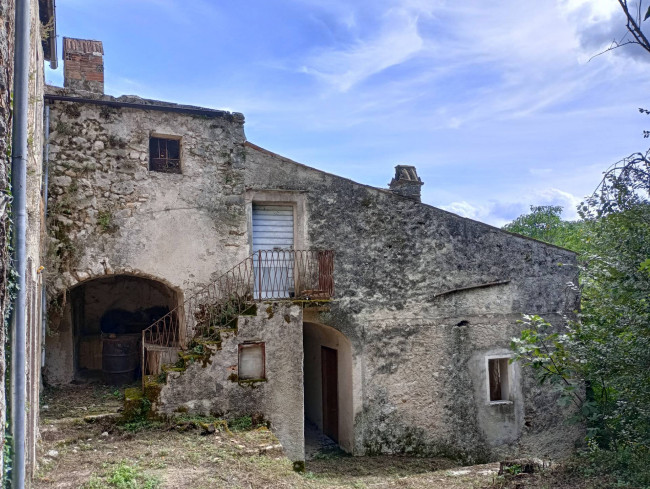 farmhouse for sale in Alvito