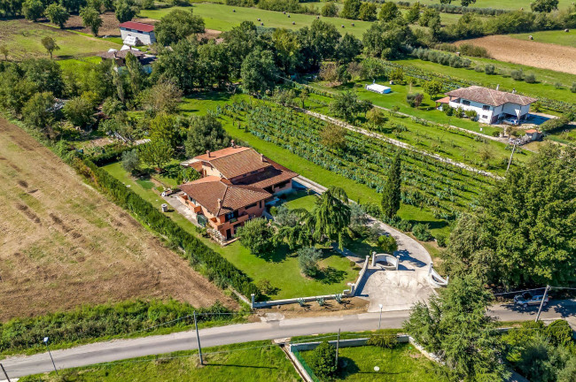 Villa for sale in San Giovanni Incarico