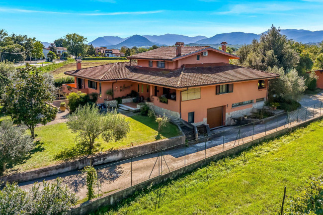 Villa for sale in San Giovanni Incarico
