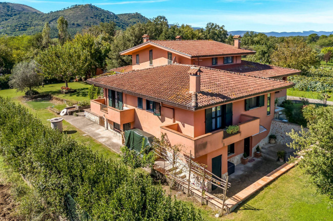 Villa for sale in San Giovanni Incarico