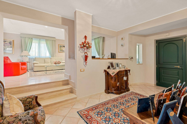 Villa for sale in San Giovanni Incarico