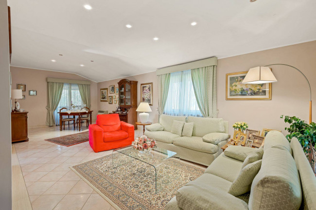 Villa for sale in San Giovanni Incarico