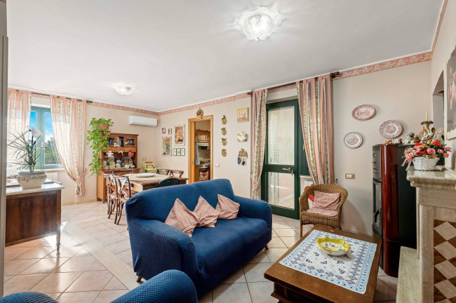 Villa for sale in San Giovanni Incarico