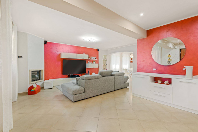Villa for sale in San Giovanni Incarico