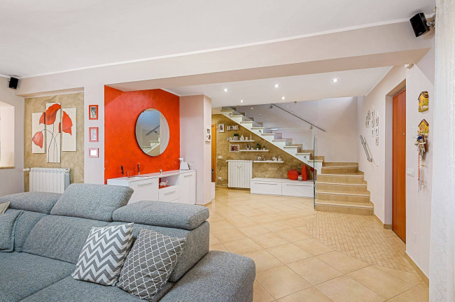 Villa for sale in San Giovanni Incarico