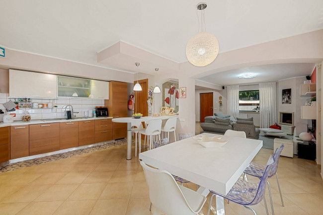 Villa for sale in San Giovanni Incarico
