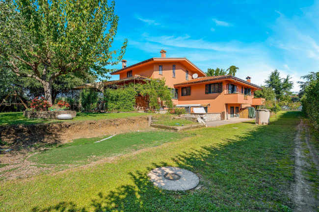 Villa for sale in San Giovanni Incarico