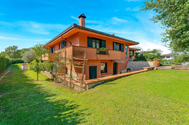 Villa for sale in San Giovanni Incarico