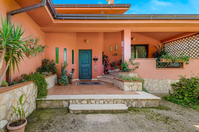 Villa for sale in San Giovanni Incarico