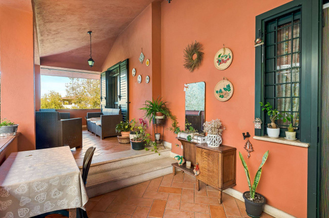 Villa for sale in San Giovanni Incarico