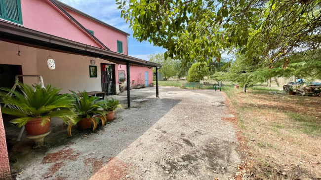 farmhouse for sale in Pontecorvo