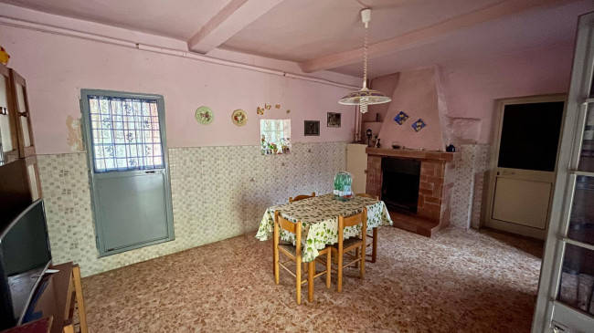 farmhouse for sale in Pontecorvo