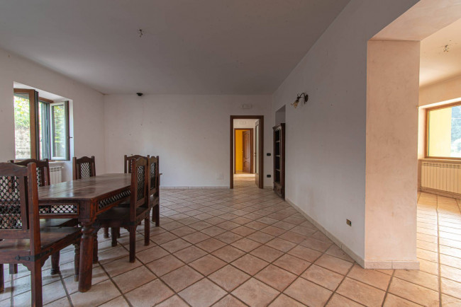 Villa in vendita a Cervaro
