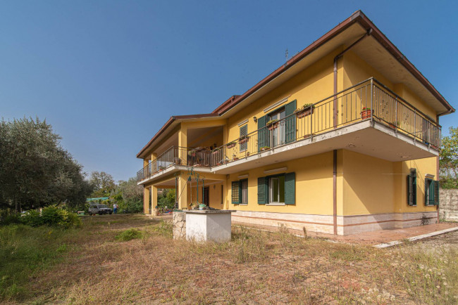 Villa in vendita a Cervaro