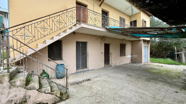 farmhouse for sale in Boville Ernica