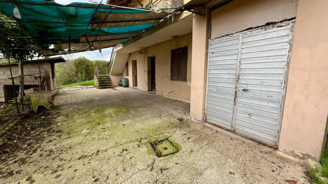 farmhouse for sale in Boville Ernica