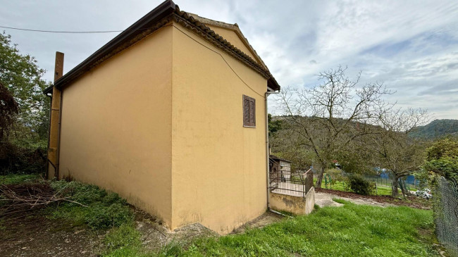 farmhouse for sale in Boville Ernica