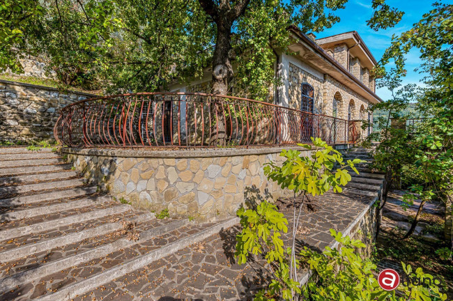 Villa in vendita a Olevano Romano (RM)