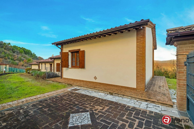 semi-detached villa for sale in Assisi