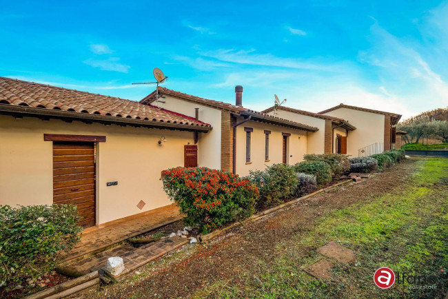 semi-detached villa for sale in Assisi