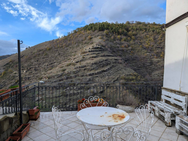 Abitazioni tipiche storiche in vendita a Sasso di Castalda